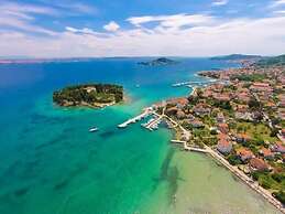 Good Life Deluxe Seafront Apartment