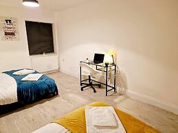 Modern Apartment in Uxbridge