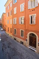 Golden Suite by Studio Vita