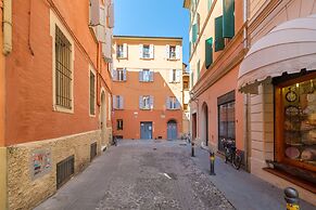 Golden Suite by Studio Vita