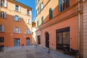 Golden Suite by Studio Vita