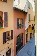 Golden Suite by Studio Vita