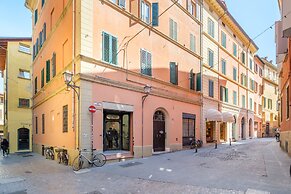 Golden Suite by Studio Vita