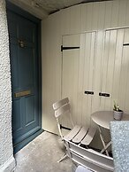 Unique Clifton Apartment on Historic Crescent