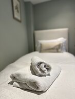 Unique Clifton Apartment on Historic Crescent