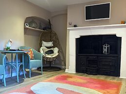 Unique Clifton Apartment on Historic Crescent