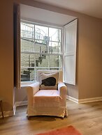 Unique Clifton Apartment on Historic Crescent