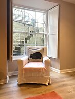 Unique Clifton Apartment on Historic Crescent