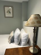 Unique Clifton Apartment on Historic Crescent