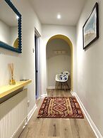 Unique Clifton Apartment on Historic Crescent