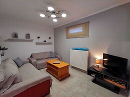 Antonela Sunshine Apartment by CorfuEscapes