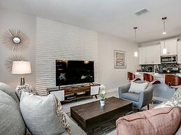 Stylish Home 4br, Priv Pool-bbq-golf Country Club