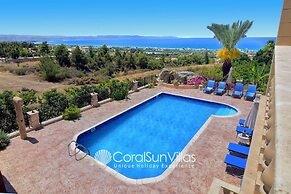 Away-from-it-all, Exceptional Sea Views Sleeps 10