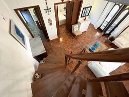 Spacious Maisonette on the 