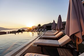 Royal Blue Resort & Residence