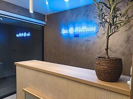 Royal Blue Resort & Residence