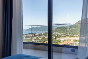 Royal Blue Resort & Residence