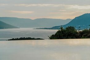 Royal Blue Resort & Residence