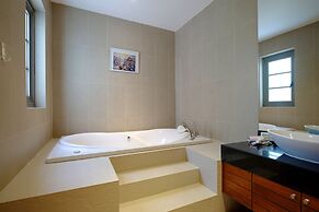 Luxe 2br Pool Villa Walk to Bangtao Beach