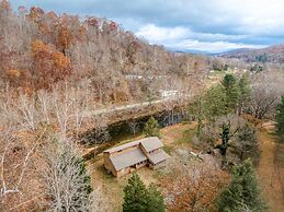 Newly remodeled 4BR lodge on Wolf Creek