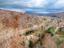 Newly remodeled 4BR lodge on Wolf Creek