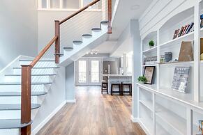 Newly remodeled 4BR lodge on Wolf Creek