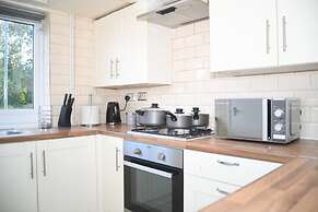 Willenhall Oasis Retreat - Serene House Rental