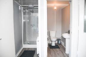 Willenhall Oasis Retreat - Serene House Rental