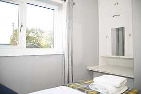 Willenhall Oasis Retreat - Serene House Rental