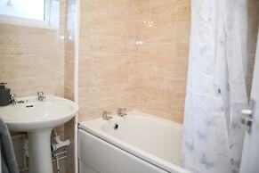 Willenhall Oasis Retreat - Serene House Rental