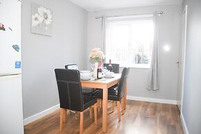 Willenhall Oasis Retreat - Serene House Rental