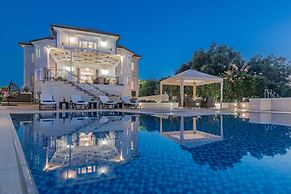 Frido Luxury Villa - 600 Sqm