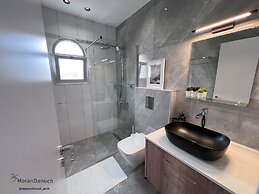 Procy 103 Sea View Apartment Ideal for Long or Short Stays