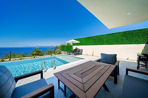 Villa Larissa With Sea View