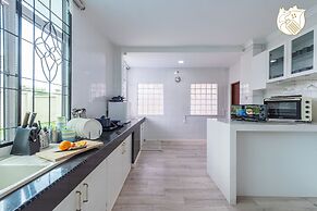 6BR Ampang Pool Villa 26P with Garden