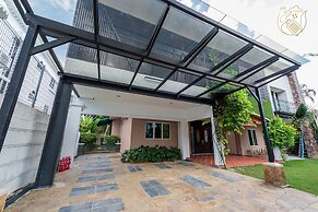 6BR Ampang Pool Villa 26P with Garden