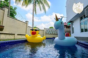 6BR Ampang Pool Villa 26P with Garden