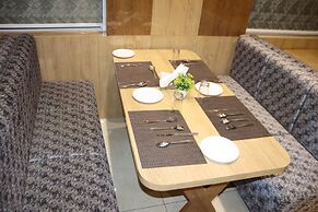 Signum CityScapes The Royal Castle Plaza