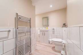 Stylish 3 Bedroom Maisonette