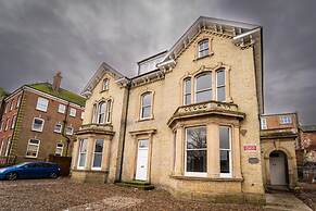 Stylish 3 Bedroom Maisonette