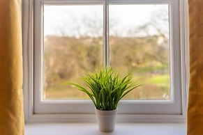 Stylish 3 Bedroom Maisonette