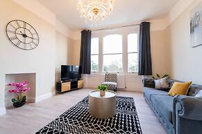 Stylish 3 Bedroom Maisonette
