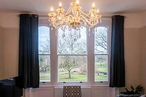 Stylish 3 Bedroom Maisonette