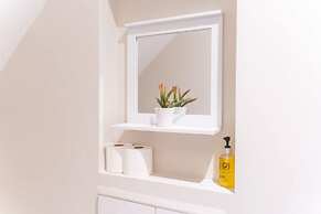 Stylish 3 Bedroom Maisonette