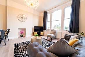 Stylish 3 Bedroom Maisonette