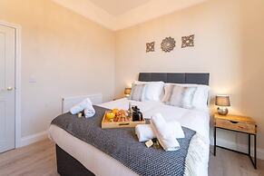 Stylish 3 Bedroom Maisonette