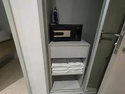 Pool View Nice Cool One Bedroom With 2 Large Beds