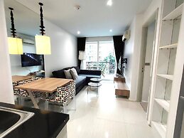 Pool View Nice Cool One Bedroom With 2 Large Beds