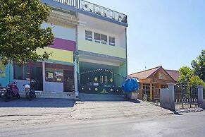 OYO Life 91670 Mannsur Homestay Syariah