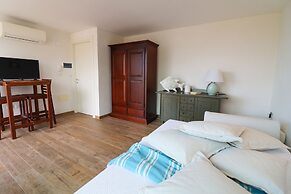 Sveva's Cozy Studio With sea View